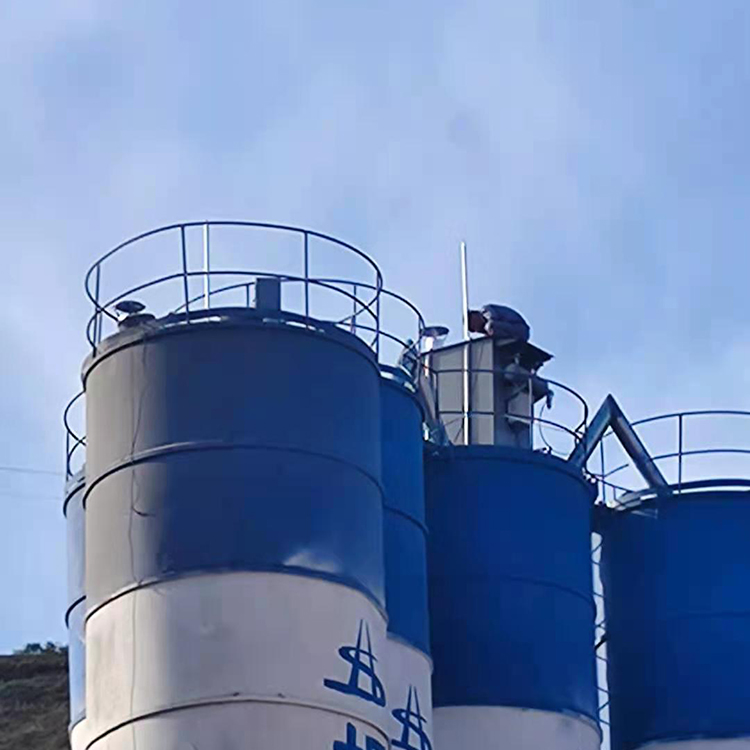 拌合罐绝缘避雷针安装 (1).jpg