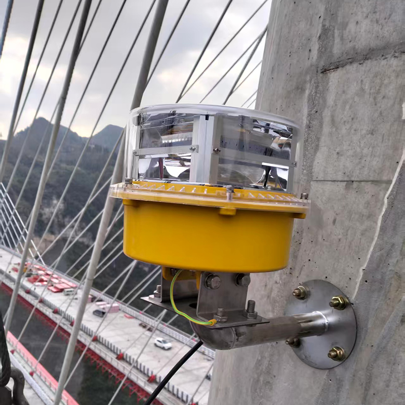 武汉某跨江大桥安装航空障碍灯